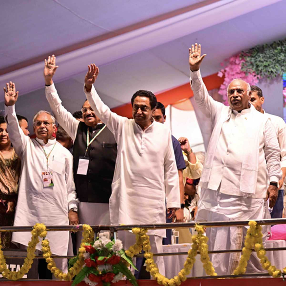 मध्य प्रदेश में कांग्रेस का तीन विधायकों पर दांव, नकुल नाथ फिर मैदान में